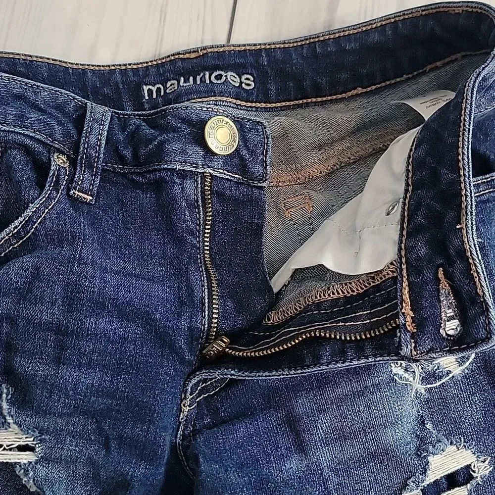 Maurices Distressed Shortie Cuffed Denim Shorts Women's Size 4